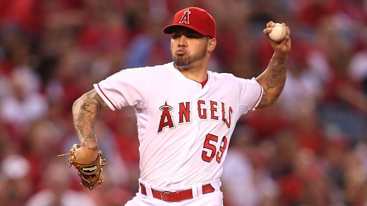 Angels' Hector Santiago fails miserably at the cinnamon challenge