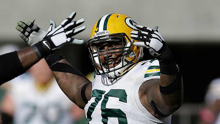 Packers lock up DL Mike Daniels to contract extension