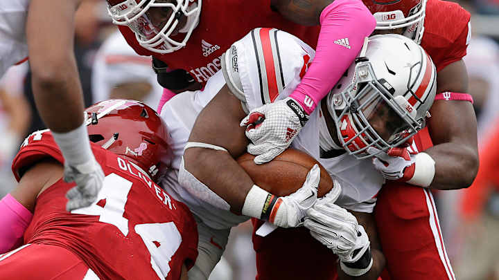 RB Ezekiel Elliott leaps into Ohio State record book