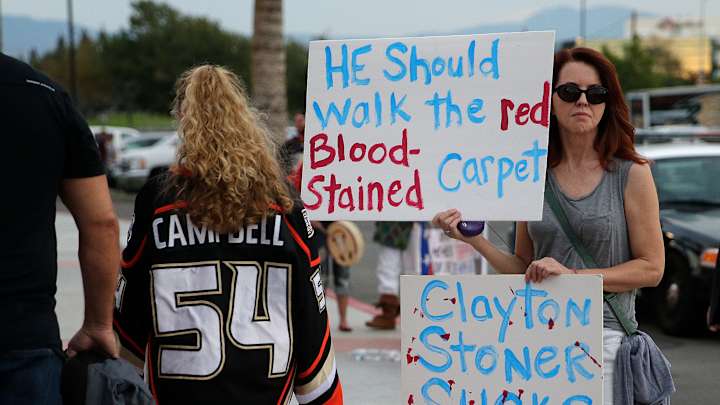Animal activists protest Ducks' Clayton Stoner for killing bear