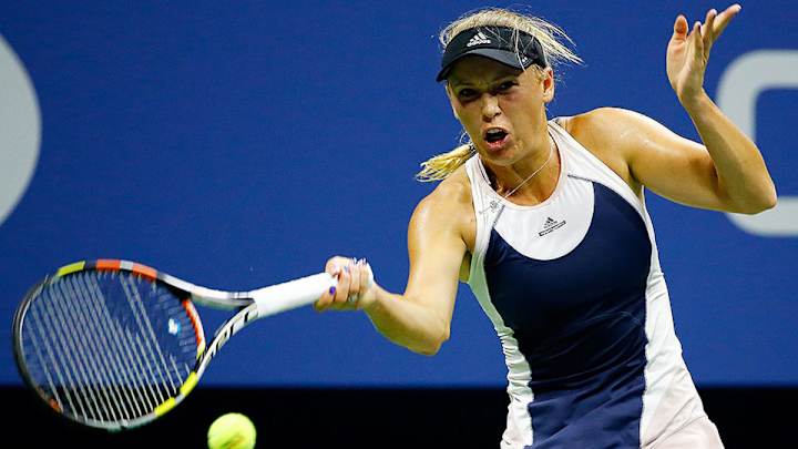U.S. Open Day 4 after dark: Wozniacki stumbles, Federer cruises