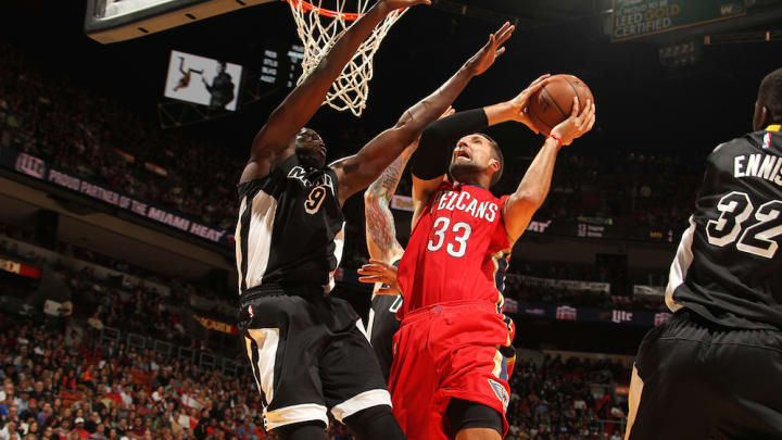 Pelicans forward Ryan Anderson suffers right knee injury against Heat Pelicans forward Ryan Anderson suffers right knee injury against Heat