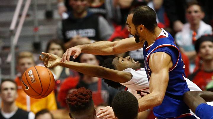 Ellis scores 20 to lead No. 2 Kansas over SDSU, 70-57