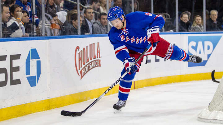 Rangers defenseman Kevin Klein strains abdomen vs. Hurricanes