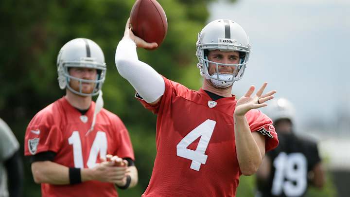 Raiders QB Derek Carr returns to practice from finger injury