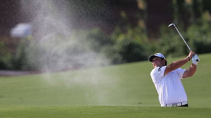 McIlroy closes to within 1 shot of lead in Dubai