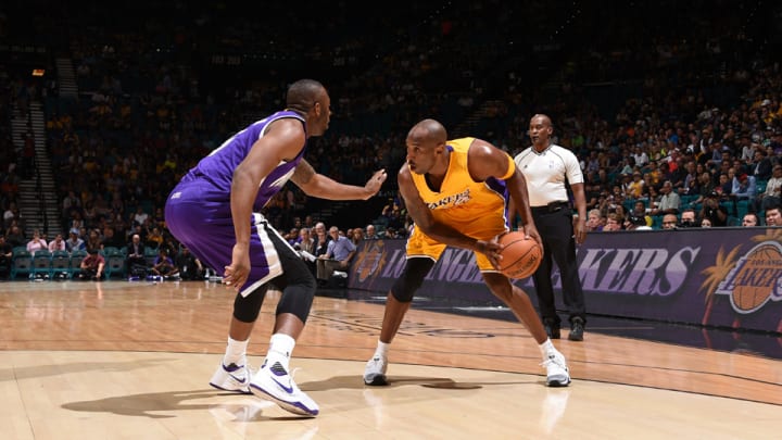 Video: Lakers’ Kobe Bryant exits preseason game with left leg injury Video: Lakers’ Kobe Bryant exits preseason game with left leg injury