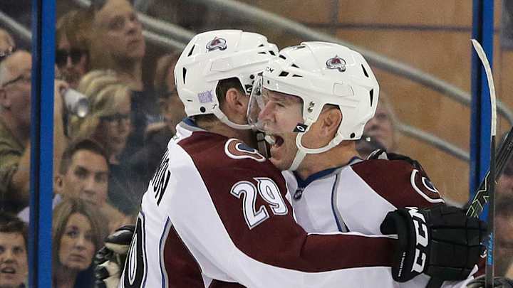 Avalanche end skid, beat Lightning 2-1