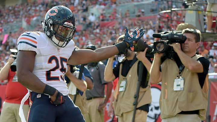 Carey scores 2 TDs, Bears beat Bucs 26-21