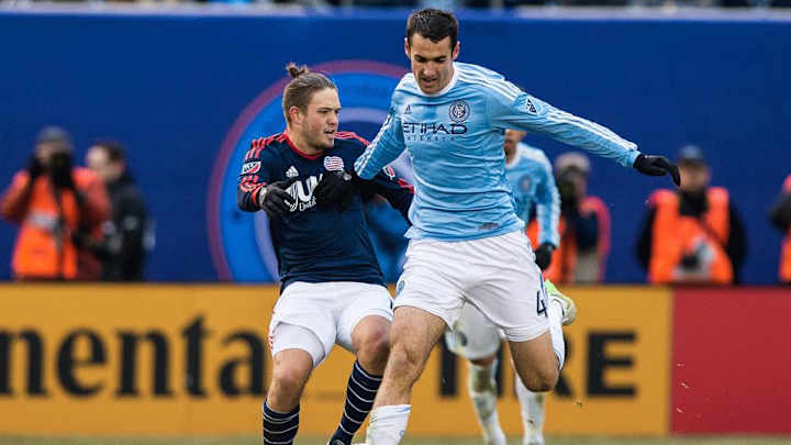 New England Revolution's Kelyn Rowe reads mean tweets about his hair