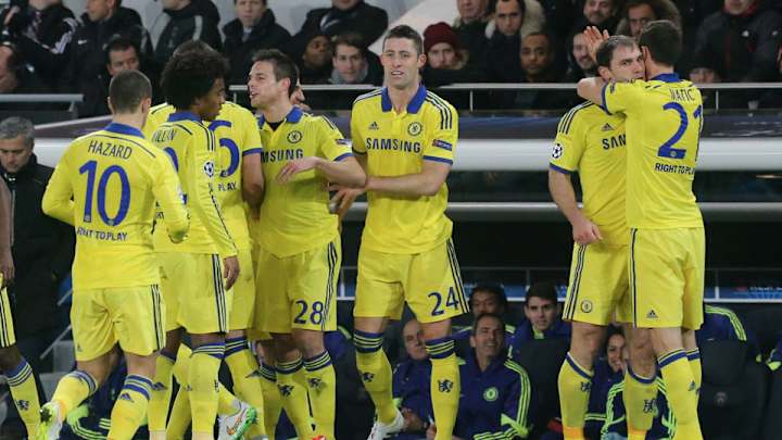 Photos: Chelsea bus gets stuck in tunnel before game Photos: Chelsea bus gets stuck in tunnel before game