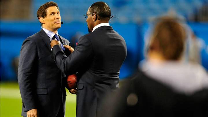 Watch: Steve Young entertains Green Bay crowd with Ray Lewis dance