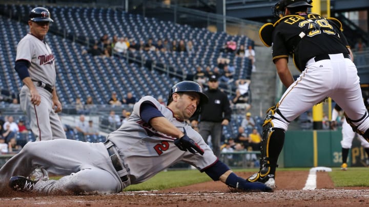 Twins use big 2nd inning to down Pirates 8-5