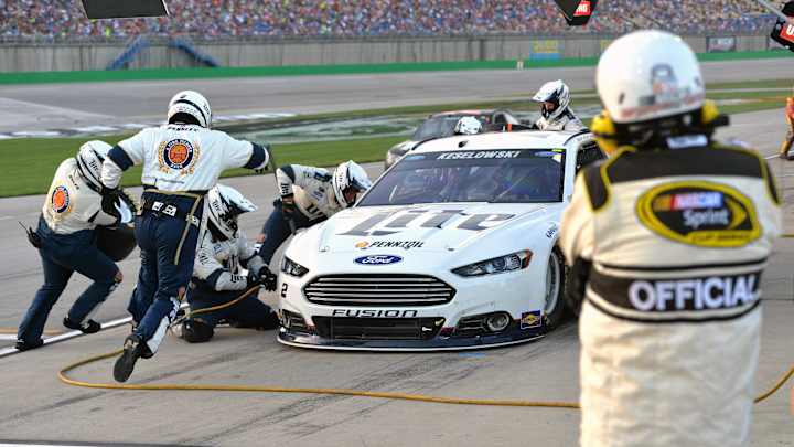 Kyle Busch wins Sprint Cup 400-mile race at Kentucky