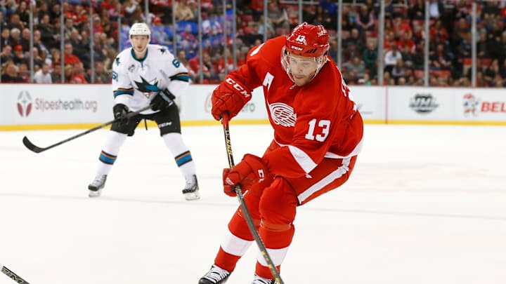 Pavelski, Jones lead Sharks to 3-2 win over Red Wings