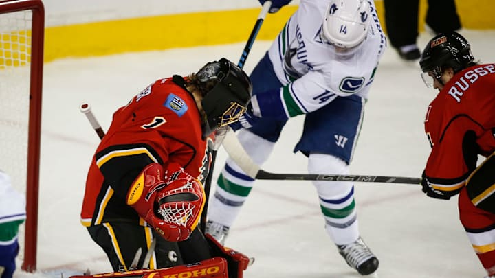 Vancouver's Sedin twins look to get going in Game 4