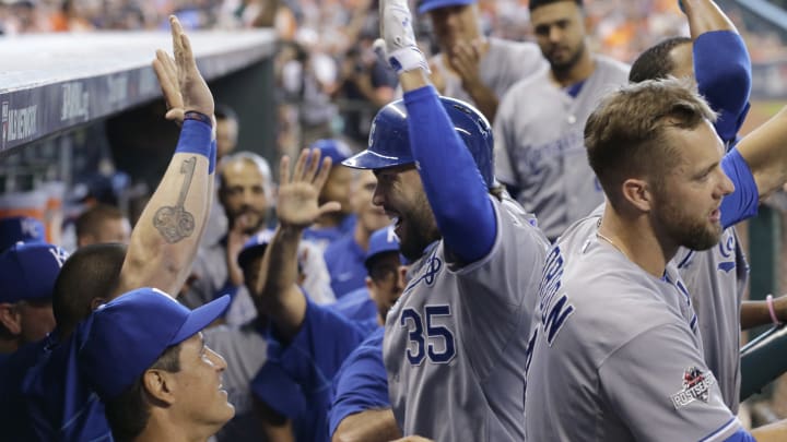 Royals rally on Correa's error, beat Astros 9-6 to even ALDS