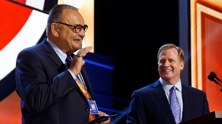 Chicago Bears have needs on defense as draft wraps up