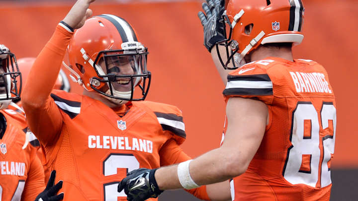 Coach says Browns have quarterback Johnny Manziel's back