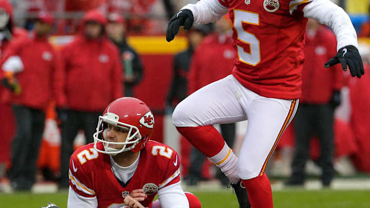 Chiefs hold off Bills 30-22 for fifth straight win