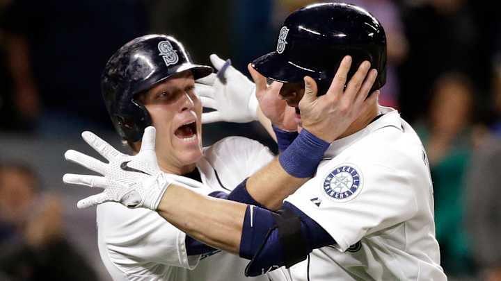 Mariners play long ball in 11-4 win over Padres