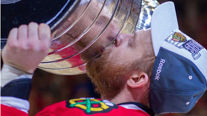 Blackhawks trade Kris Versteeg, Joakim Nordstrom to Hurricanes