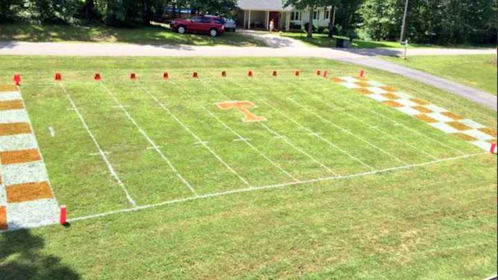 Fan recreates Tennessee’s Neyland Stadium in his front yard Fan recreates Tennessee’s Neyland Stadium in his front yard