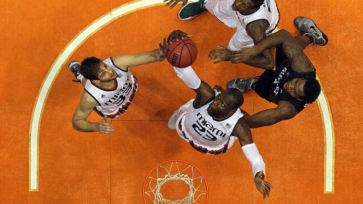 Like old times, Kentucky on top of men's AP poll again
