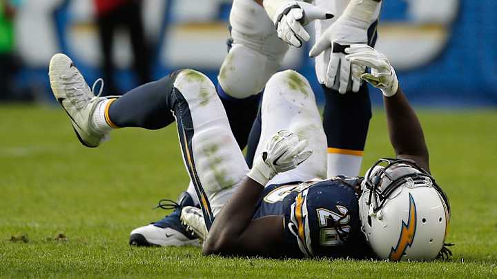 Chargers RB Melvin Gordon leaves with knee injury, will not return