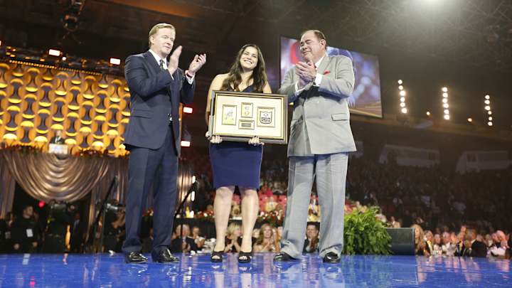 Junior Seau's daughter Sydney speaks at Hall of Fame induction