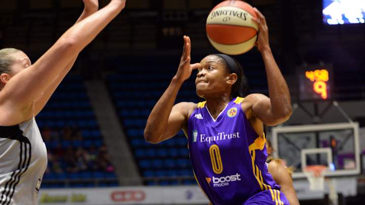 Lavender, Parker lead Sparks past Stars, 80-78