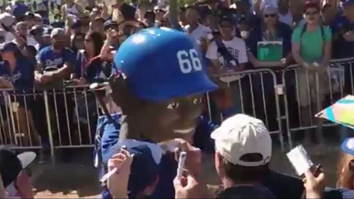 Man turns himself into living Yasiel Puig bobblehead