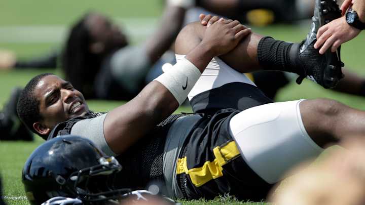 Missouri defensive lineman Harold Brantley severely injured in car crash