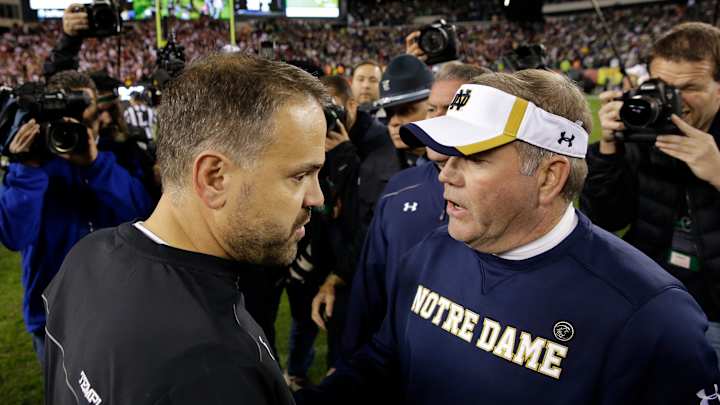 Kelly says he pushed assistant to 'control the sideline' Kelly says he pushed assistant to 'control the sideline'