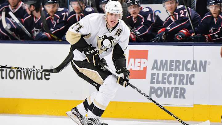 Watch: Evgeni Malkin scores on spinning backhand snipe
