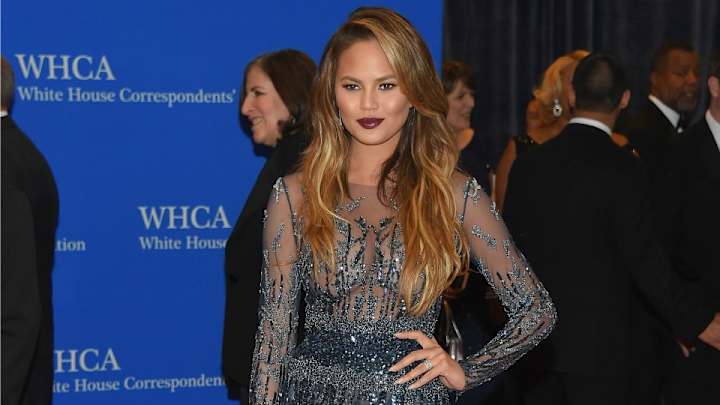 Bill Belichick's girlfriend doesn't mind him checking out Chrissy Teigen Bill Belichick's girlfriend doesn't mind him checking out Chrissy Teigen