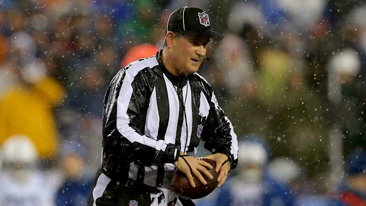 NFL players react to Deflategate on Twitter NFL players react to Deflategate on Twitter