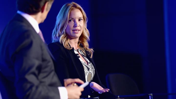 Lakers finalize deal for new corporate headquarters, practice facility