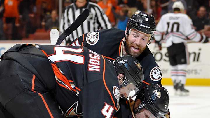 Andersen's Ducks knock off Blackhawks 4-1 in WCF opener