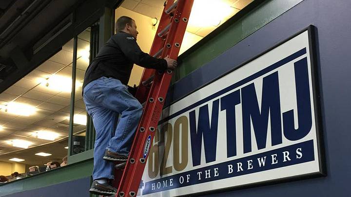 Brewers radio announcers locked in broadcast booth during game