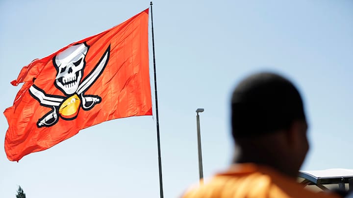 Giants fan arrested for trying to burn 4,000 square-foot Buccaneers flag