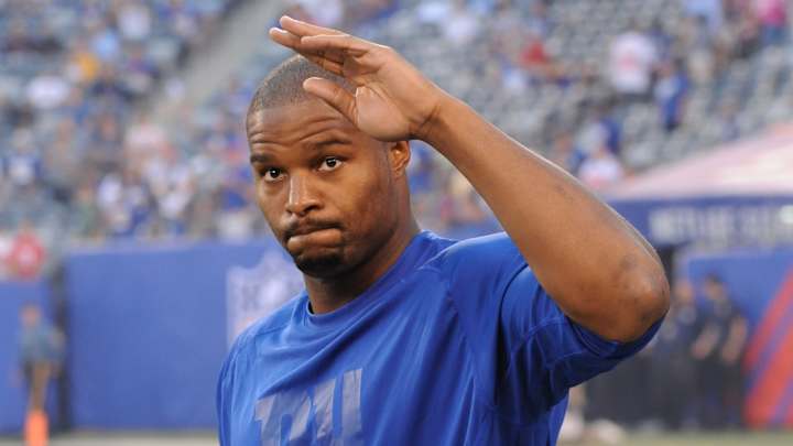 Umenyiora signs 1-day contract to retire as a New York Giant