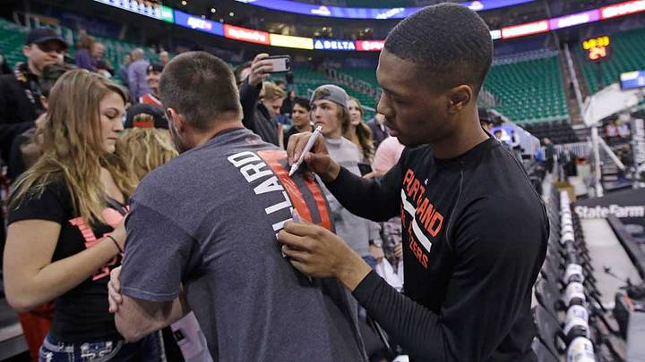 Video: Damian Lillard surprises senior citizens with free shoes