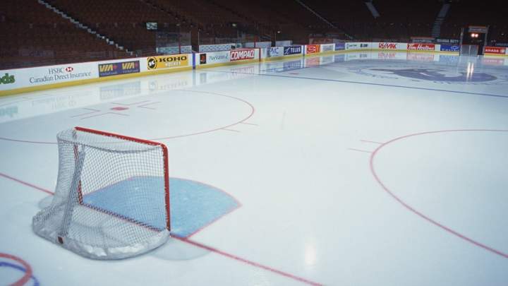 Watch: Angry hockey dad smashes glass after penalty
