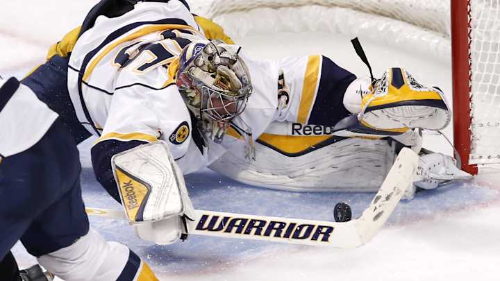 Hawks run over Rinne by packing bodies in front of his net