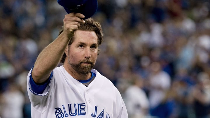 Blue Jays' Dickey goes on bereavement list