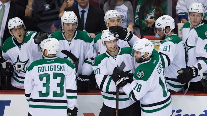 Sharp scores tiebreaking goal in 3rd as Stars top Canucks