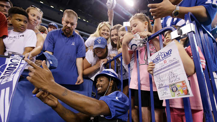 Irsay delivers clear message to Colts at minicamp workout