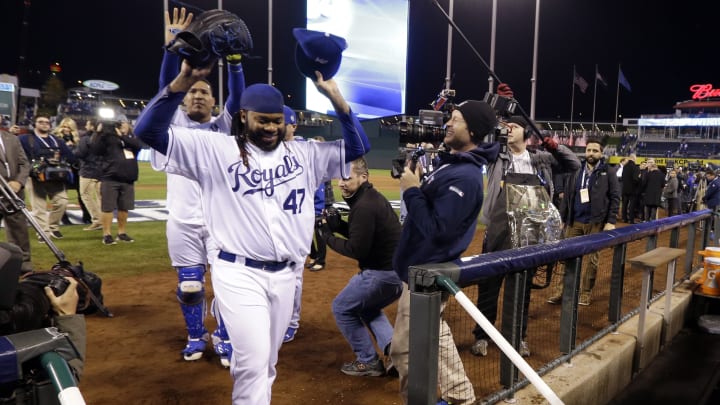 Cueto's 2-hitter sends Royals over Mets for 2-0 Series lead