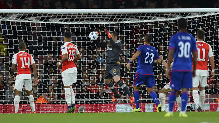 Watch: David Ospina drops ball into own net for awful Arsenal own goal